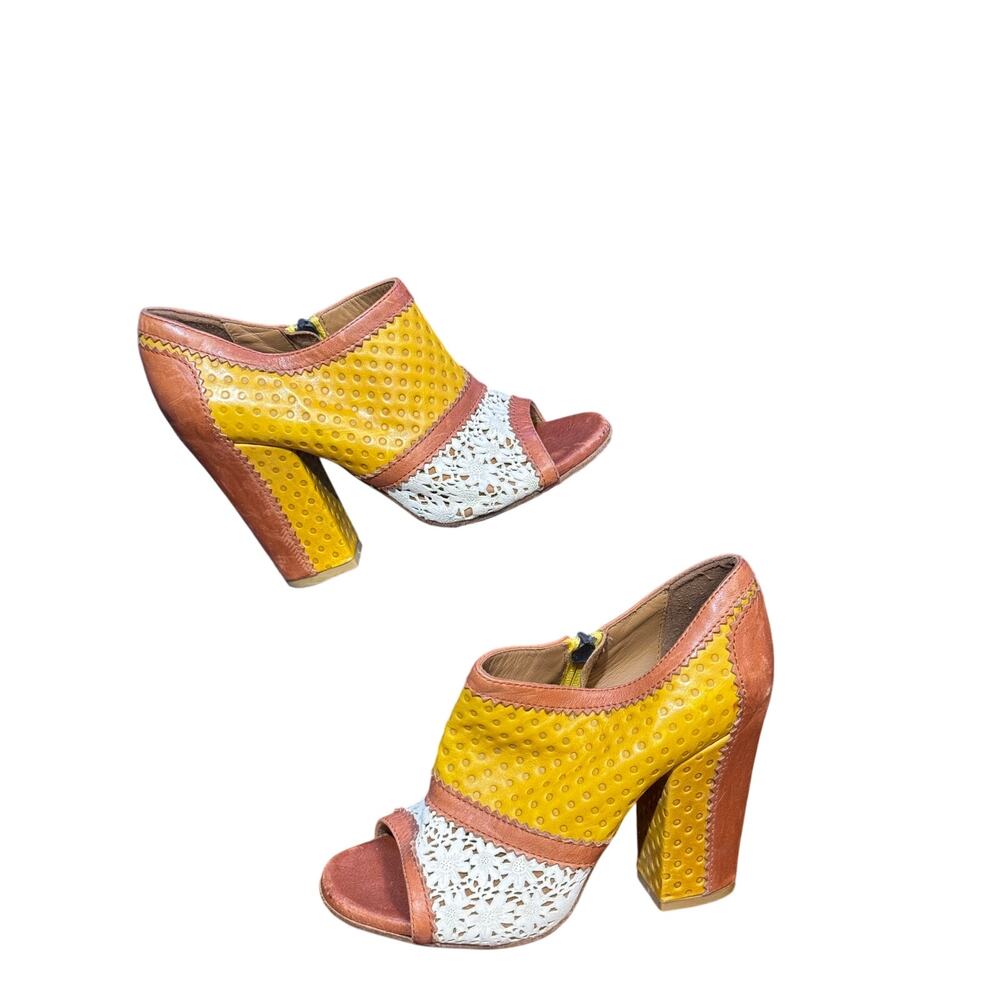 Latitude femme  leather heels size 38 euro - Us 7.5